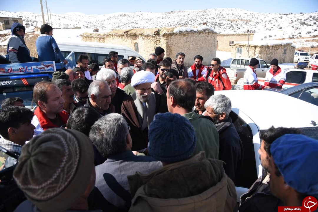 بازدید امام جمعه شیراز از مناطق زلزلهزده خانهزنیان بازدید امام جمعه شیراز از مناطق زلزلهزده خانهزنیان