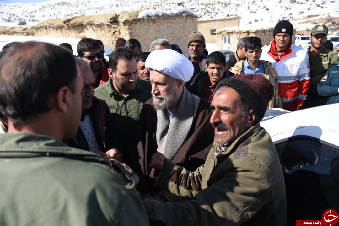 بازدید امام جمعه شیراز از مناطق زلزلهزده خانهزنیان بازدید امام جمعه شیراز از مناطق زلزلهزده خانهزنیان