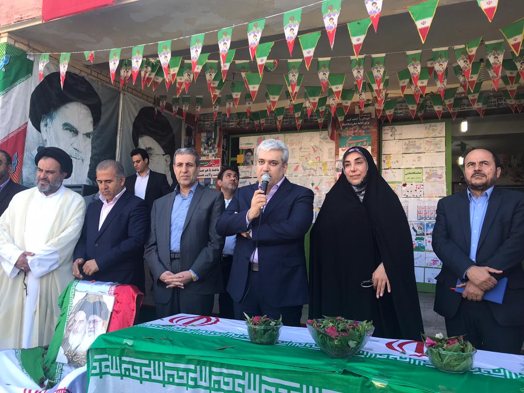 زنگ انقلاب در مدرسه باهنر عسلویه نواخته شد