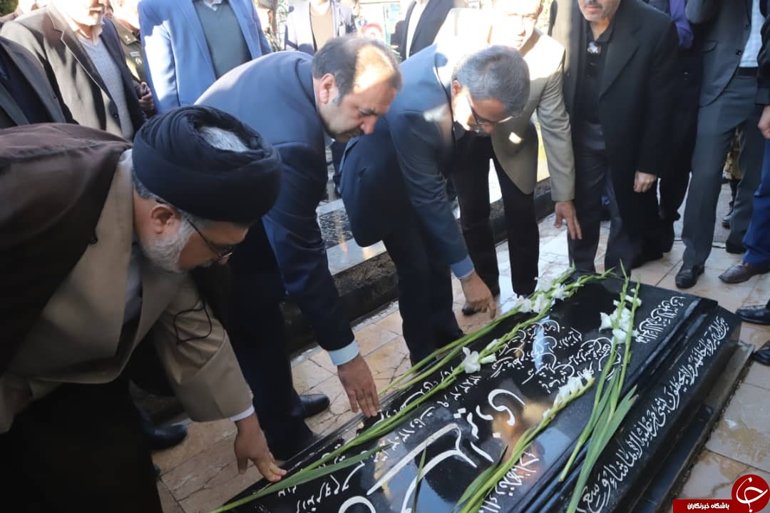 گلباران قبور شهدا در شیراز گلباران قبور شهدا در شیراز