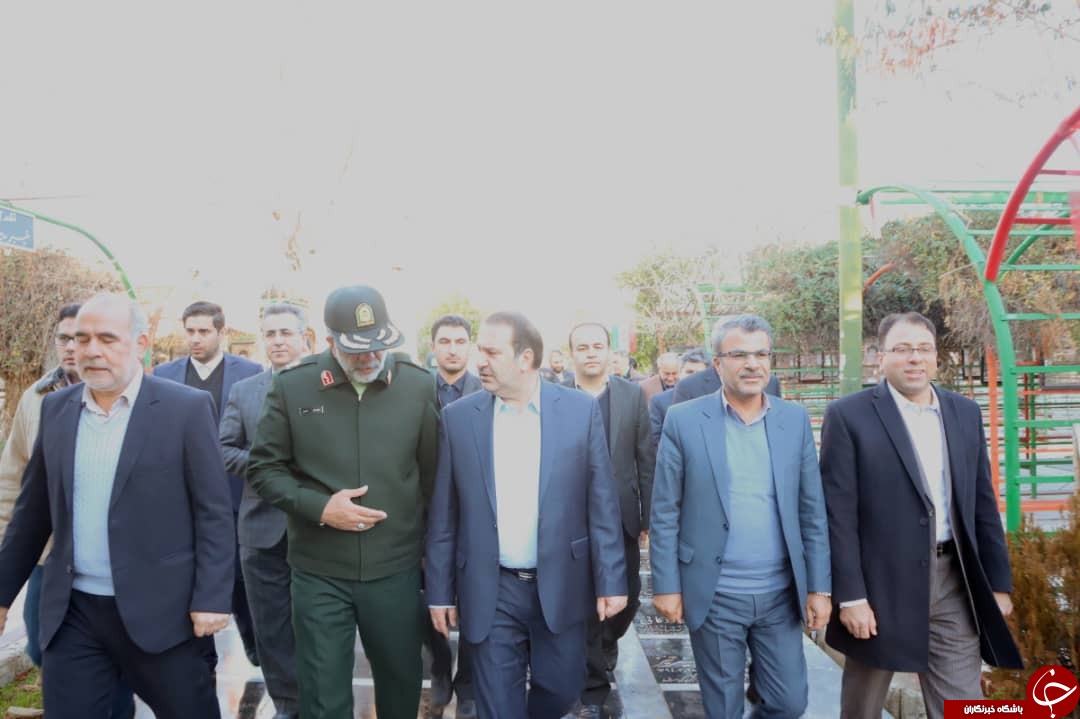 گلباران قبور شهدا در شیراز گلباران قبور شهدا در شیراز