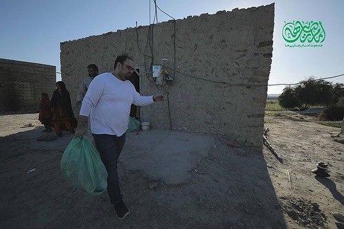 حضور کمدین خندوانه در روستای سیل زده سیستان بلوچستان