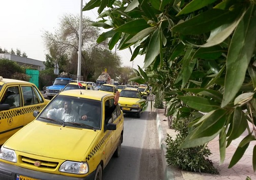 برگزاری مراسم استقبال نمادین از ورود امام خمینی (ره) در مسیر فرودگاه