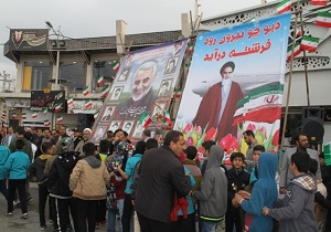 تمثال امام خمینی (ره) و شهدای انقلاب اسلامی بهبهان گلباران شد