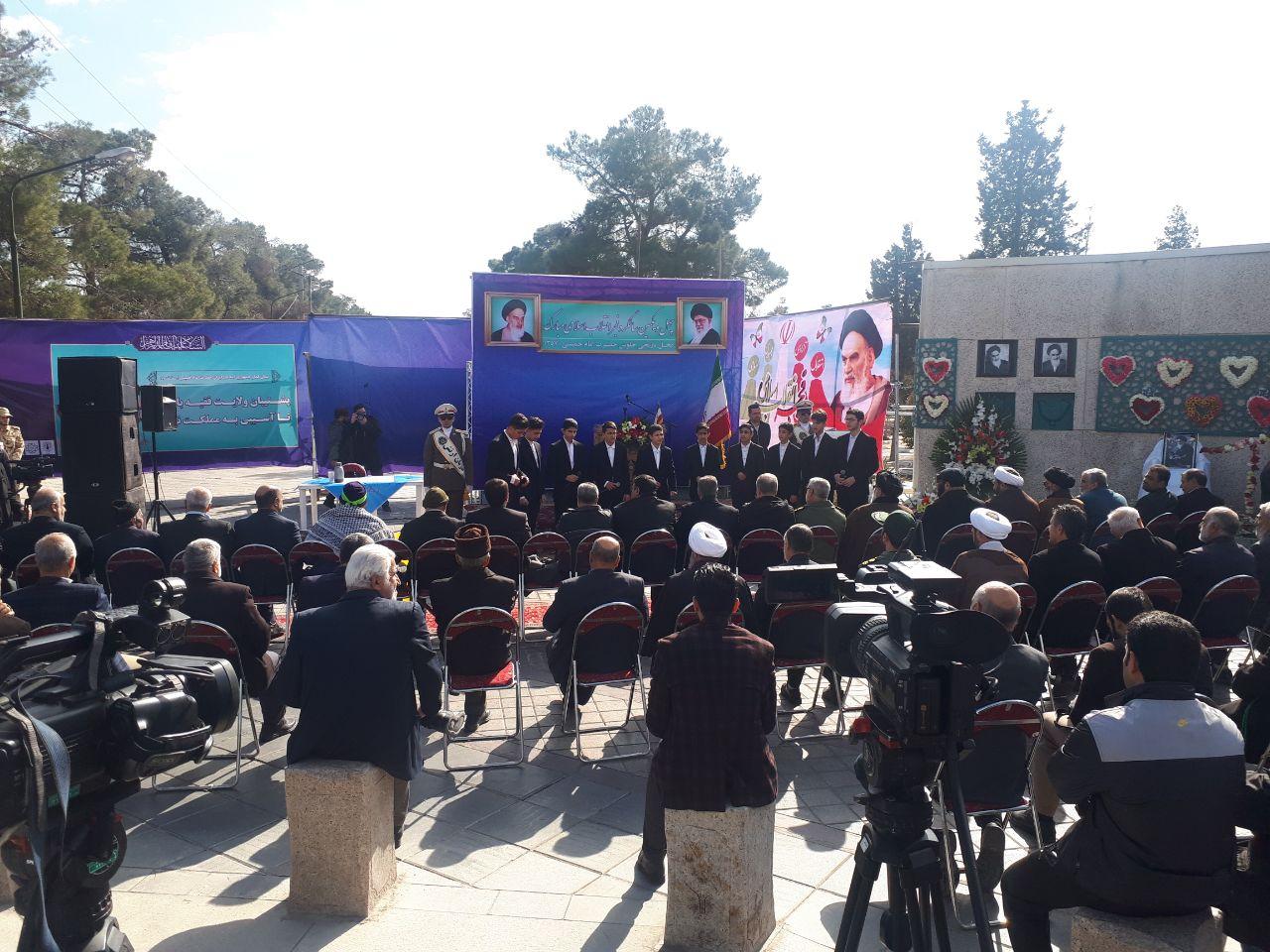 مراسم گلباران محل جلوس امام(ره) در ۱۲ بهمن ۵۷ برگزار شد