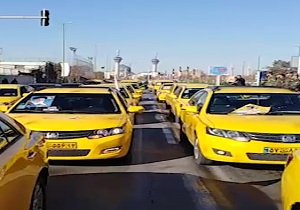 رژه هزار و ۲۰۰ تاکسی در اصفهان به مناسبت آغاز دهه فجر