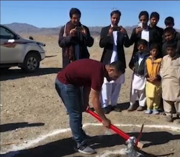 کلنگ ساخت مدرسه در روستای محروم محمدآباد توسط قهرمان کشتی جهان