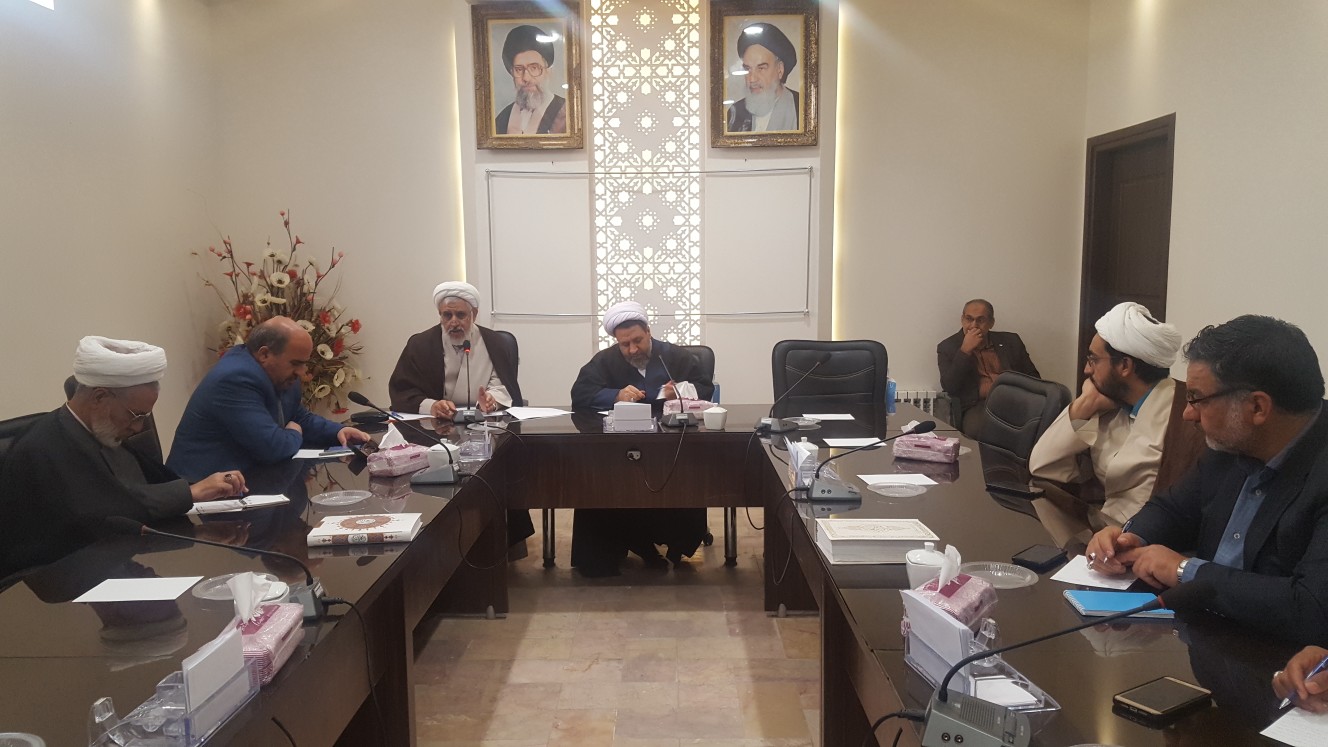 امامت جامعه به تبیین درست گره خورده است