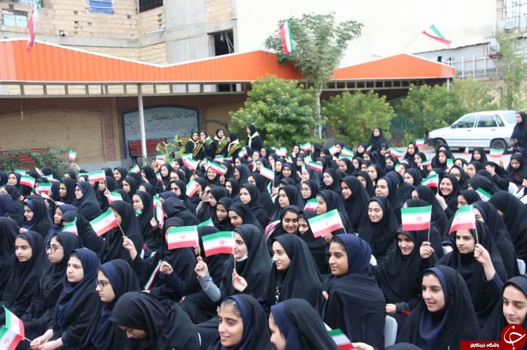 نواختن زنگ انقلاب به مناسبت چهل و یک سالگی پیروزی انقلاب اسلامی