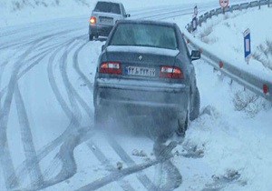 تردد در گردنه‌های شهرستان کوهرنگ با زنجیرچرخ امکان‌پذیر است