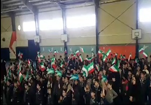 نواختن زنگ انقلاب در دبستان امام حسین (ع) بجنورد + فیلم