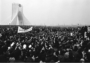 نمایشگاه گروهی عکس و پوستر انقلاب اسلامی سمنان افتتاح شد