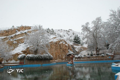 اینجا زمستان زیبا&zwnj;تر است/چهار فصل در یک فصل