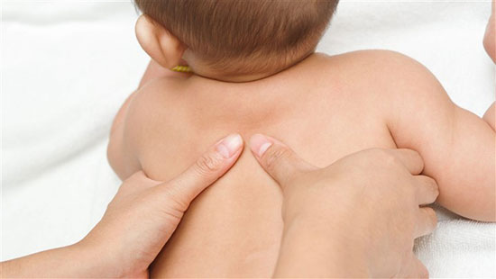 ماساژ کودک؛ فواید و نکاتی که باید رعایت شود