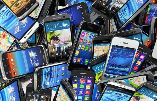 وادرات گوشی ۳۰ درصد بیش از نیاز بازار است/ قیمت اکثر اجناس با دبی برابر شد