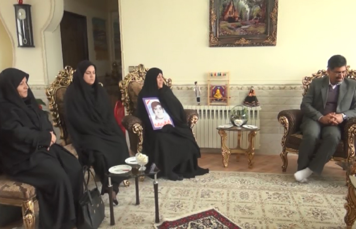 دیدار مسئولان تفرش با خانواده شهید انقلاب