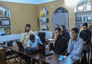 کارگاه‌هایی برای مهارت افزایی و ارتقای دانش هنرمندان و دانشجویان در یزد