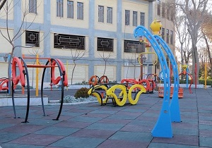 نصب وسایل بازی کودکان در پارک باغ ملی