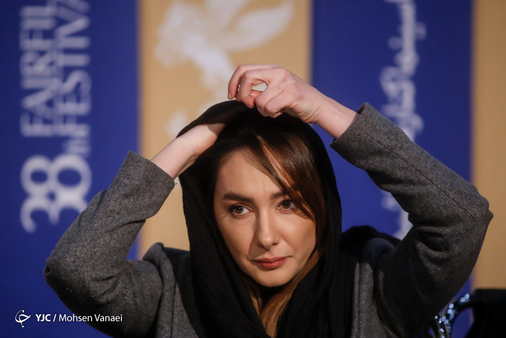 حرکت عجیب و غریب پانته&zwnj;آ بهرام در نشست خبری/ &laquo;شنای پروانه&raquo; توجه اهالی رسانه را جلب کرد