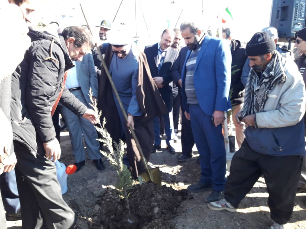 آغاز ساخت بازار بزرگ صنایع دستی و مبل و منبت ملایر
