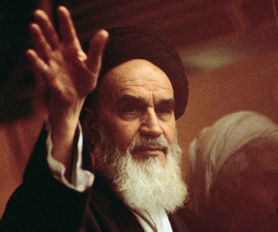 هیهات که خادمان اسلام به ملت خود خیانت کنند