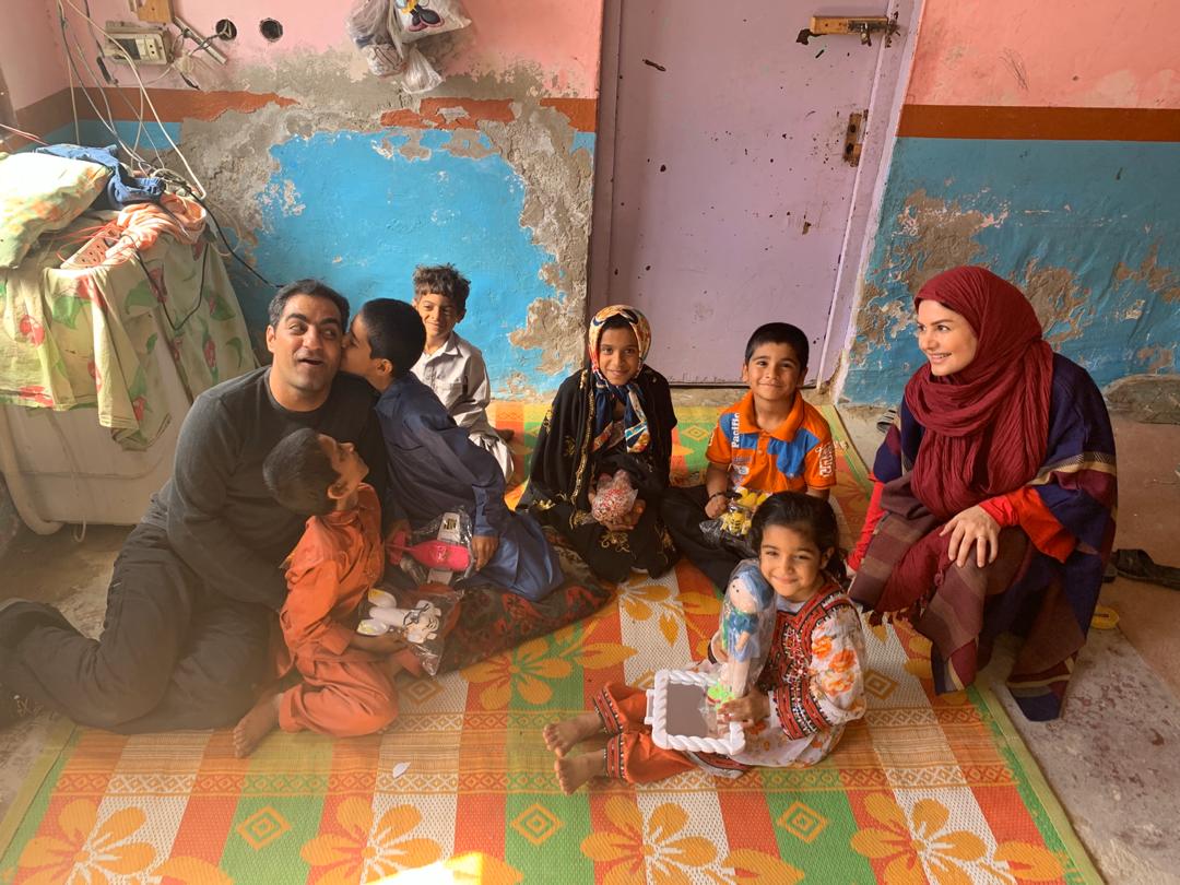 عمو مهربان و خاله رویا در مناطق سیل زده سیستان و بلوچستان