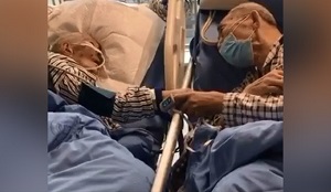 عشق مثال زدنی زوج سالخورده مبتلا به کرونا به یکدیگر!