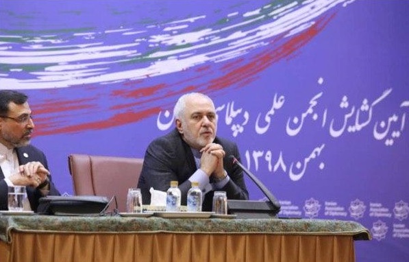 آغاز سخنرانی ظریف در آیین گشایش رسمی انجمن علمی دیپلماسی ایران