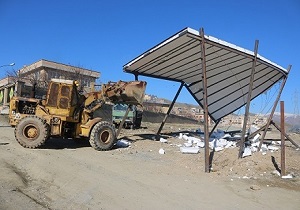 تخریب ۸۰ بنای مسکونی وتجاری غیرمجاز در سنندج