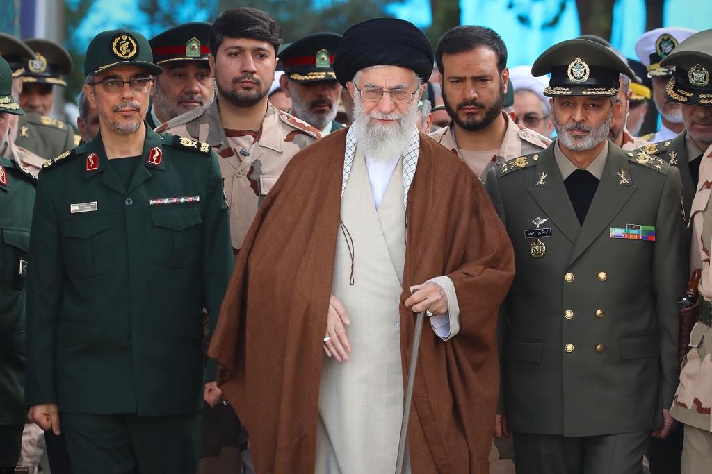 فرماندهان کل ارتش بعد از انقلاب چه کسانی بوده&zwnj;اند؟ + تصاویر