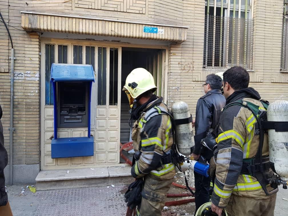 آتش&zwnj;سوزی ساختمان اداری ۴ طبقه در نازی آباد/ ۳۰ نفر نجات یافتند