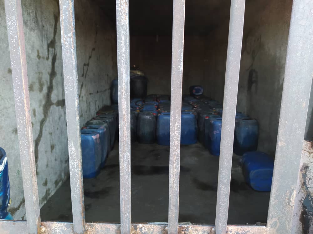 حریق ۳ باب مغازه در روستای گونگان سرباز/ آتش بعد از گذشت ۷ ساعت مهار شد+تصاویر