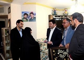 دیدار مدیرعامل شرکت پست با خانواده شهیدان نقی زاده