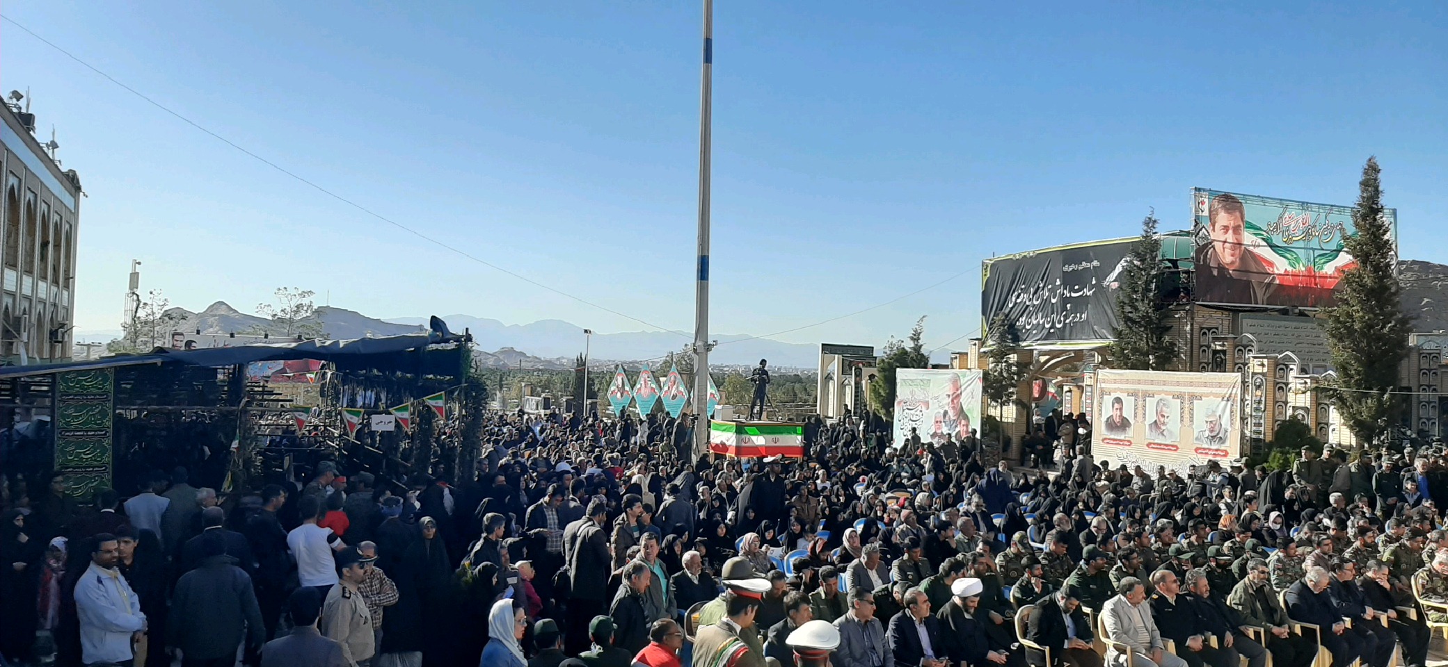 مردم کرمان به مهمانی لاله ها رفتند