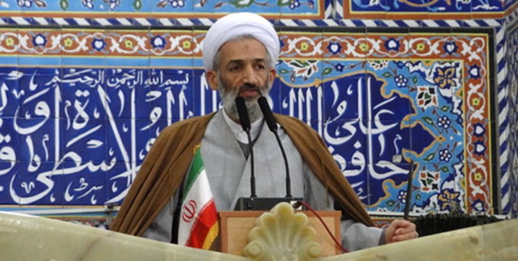 مسؤولان دچار روش‌های لیبرالی و اشرافیت نشوند