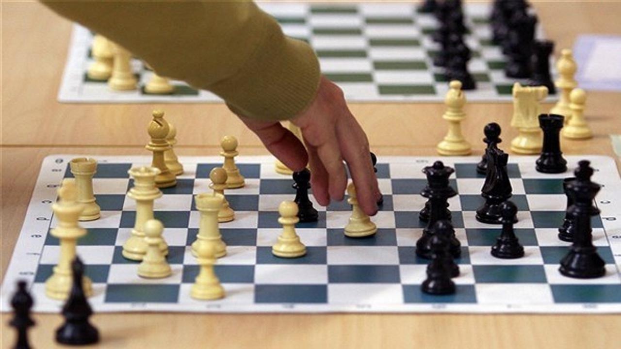 برگزاری مسابقات شطرنج جام فجر با حضور بیش از ۱۰۰ نفر در بافق