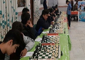 بازی همزمان قهرمان شطرنج مدارس کشور با ۴۱ بازیکن