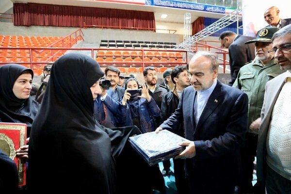 وزیر ورزش از مادران ۴ شهید در همدان تجلیل کرد