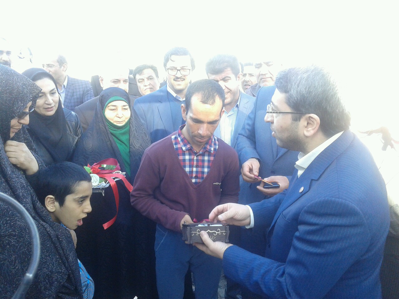آئین واگذاری همزمان ۱۶۷۳ واحد مسکونی به افراد دارای معلولیت و مددجویان