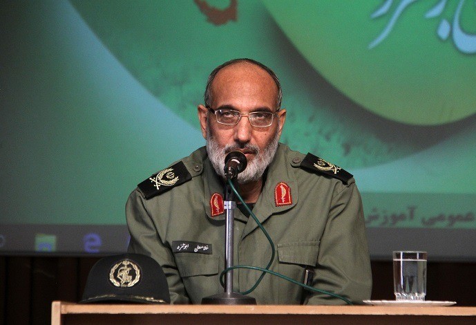 پرورش صحیح حاج قاسم ها را تحویل جامعه می دهد