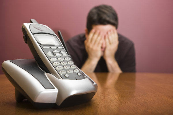 علت و علائم تلفن هراسی چیست و چگونه می&zwnj;توان بر آن غلبه کرد؟