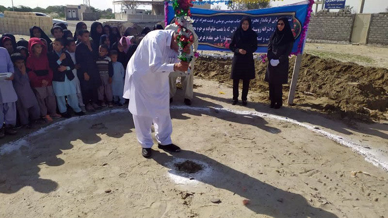کلنگ ساخت ۲ واحد آموزشی خیری در کنارک به زمین زده شد