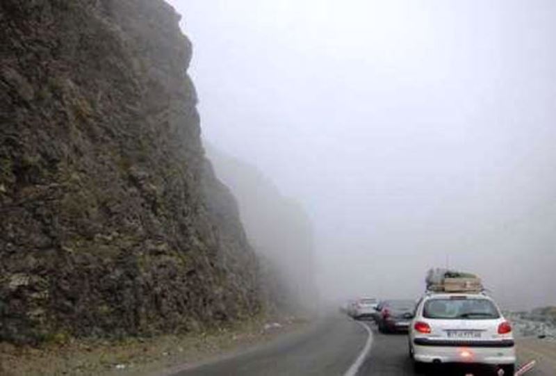 جاده های خراسان رضوی در مسیر های کوهستانی مه آلود است
