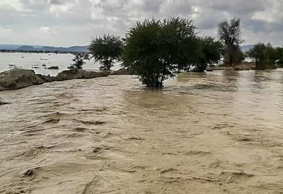 توقف قطار نوع دوستی نظرآبادی ها در سیستان و بلوچستان