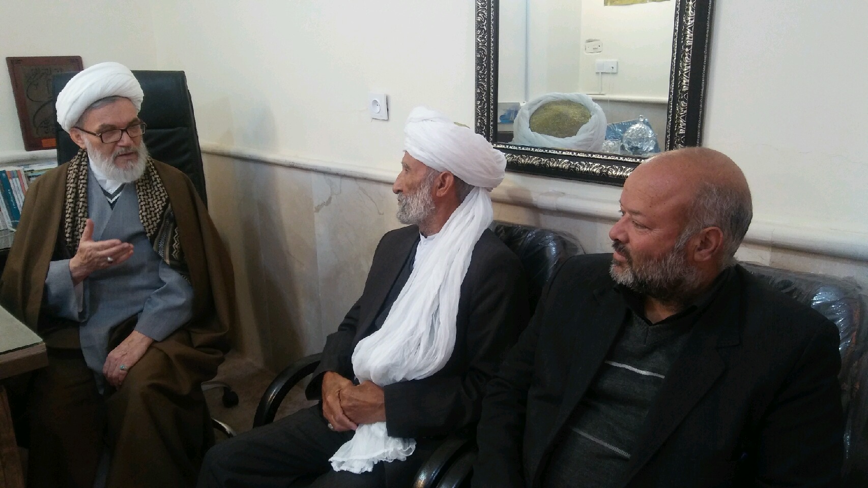 اهدا هزینه ترحیم بانوی تایبادی به سیل زدگان