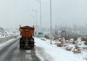 برف‌روبی جاده سمنان به شهمیرزاد + فیلم