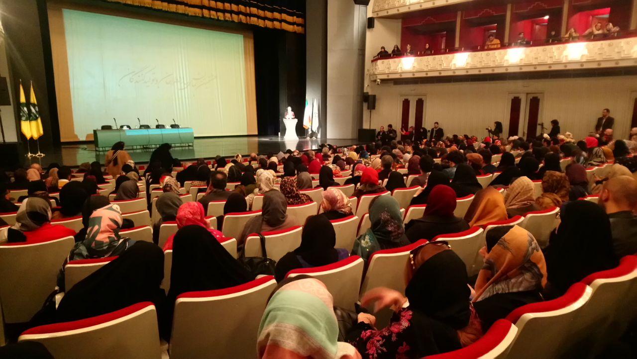 هشتمین گفت&zwnj;و&zwnj;گوی طراحان و تولید&zwnj;کنندگان مد و لباس با مسئولان/ سومین کتاب مد و لباس ایران رونمایی شد