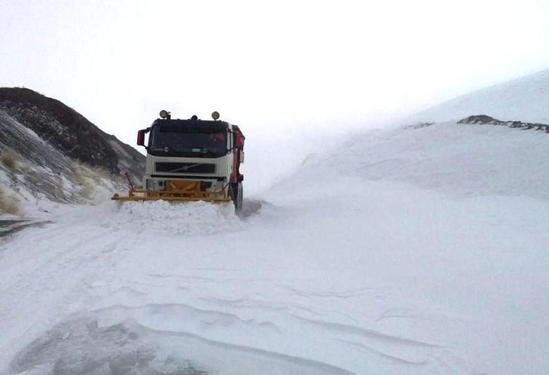 مردم از سفرهای غیر ضرور بپرهیزند/نمک پاشی مستمر جاده های برف گیر