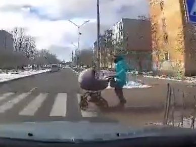 زنده ماندن معجزه آسای کودک چند ماهه پس از تصادف وحشتناک + فیلم