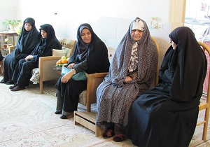دیدار دانشگاهیان با خانواده زن ایثارگر